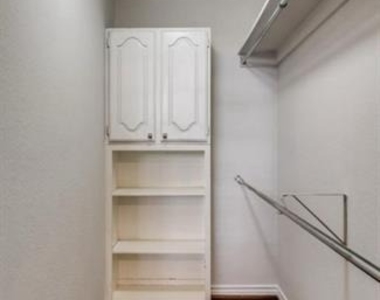 3208 Cole Avenue - Photo Thumbnail 18