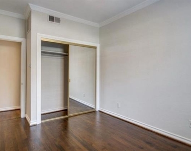 3208 Cole Avenue - Photo Thumbnail 11