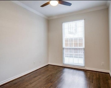 3208 Cole Avenue - Photo Thumbnail 10