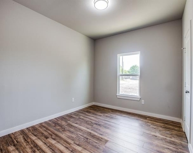 3306 Cedar Street - Photo Thumbnail 4