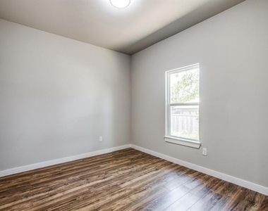 3306 Cedar Street - Photo Thumbnail 7