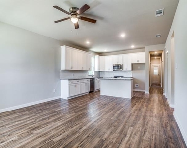 3306 Cedar Street - Photo Thumbnail 2