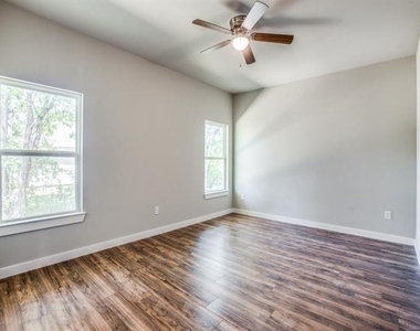 3306 Cedar Street - Photo Thumbnail 5