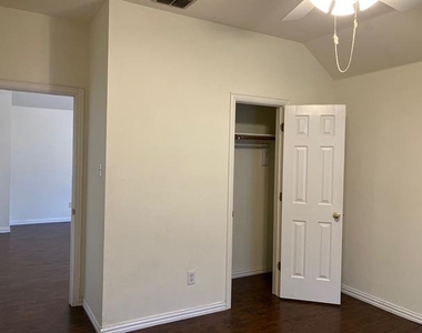 2616 Quail Hollow Drive - Photo Thumbnail 20