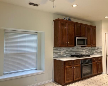 2616 Quail Hollow Drive - Photo Thumbnail 6