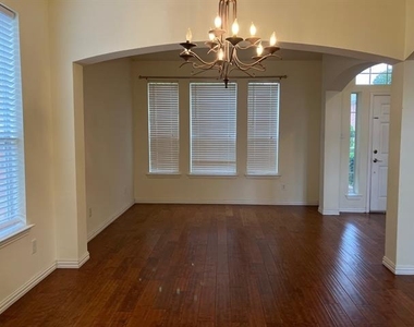 2616 Quail Hollow Drive - Photo Thumbnail 2
