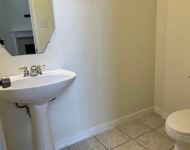 2616 Quail Hollow Drive - Photo Thumbnail 11