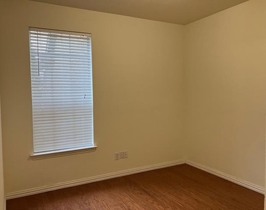 2616 Quail Hollow Drive - Photo Thumbnail 12