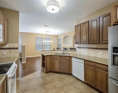 413 Creekside Drive - Photo Thumbnail 4