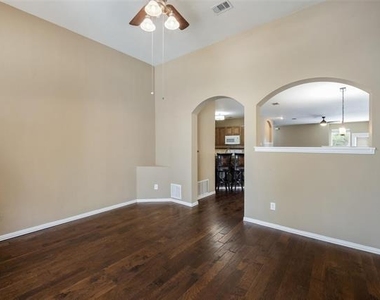 413 Creekside Drive - Photo Thumbnail 15