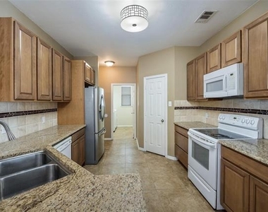 413 Creekside Drive - Photo Thumbnail 5