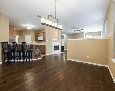 413 Creekside Drive - Photo Thumbnail 7