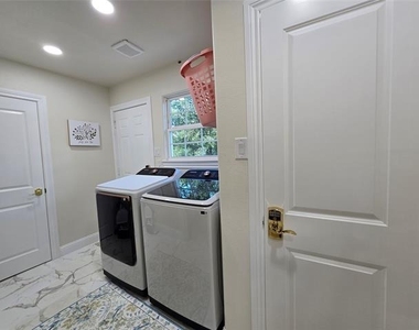 401 E Chestnut Street - Photo Thumbnail 15