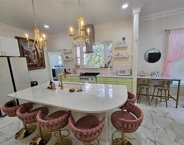 401 E Chestnut Street - Photo Thumbnail 4
