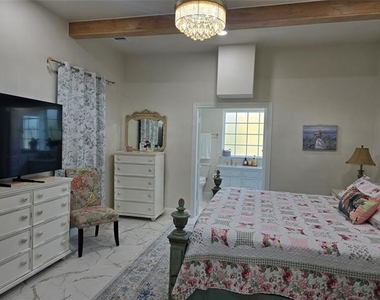 401 E Chestnut Street - Photo Thumbnail 7