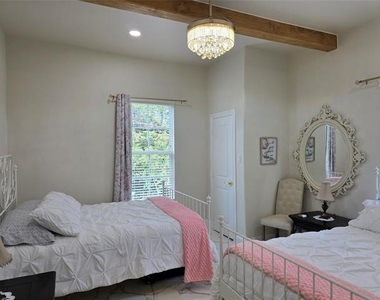 401 E Chestnut Street - Photo Thumbnail 8