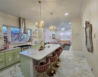 401 E Chestnut Street - Photo Thumbnail 5