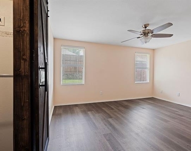 5405 Mountain Pointe Drive - Photo Thumbnail 14