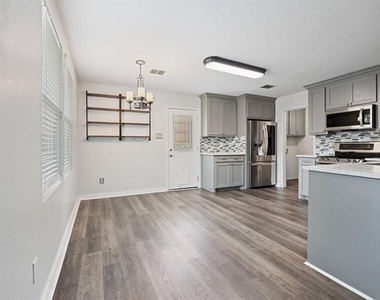 5405 Mountain Pointe Drive - Photo Thumbnail 6