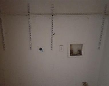 1037 Southmoor Drive - Photo Thumbnail 2