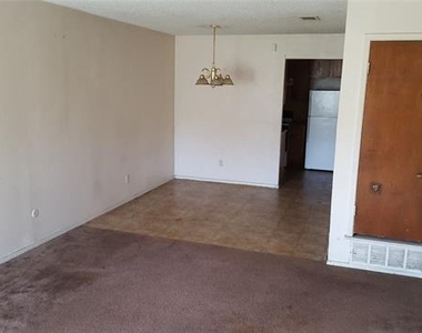1037 Southmoor Drive - Photo Thumbnail 4