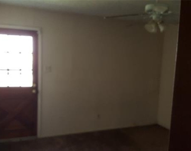 1037 Southmoor Drive - Photo Thumbnail 5