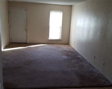 1037 Southmoor Drive - Photo Thumbnail 3