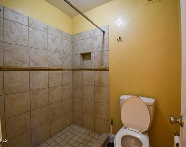 6525 W Mercer Lane - Photo Thumbnail 16