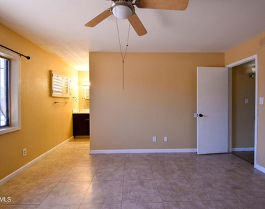 6525 W Mercer Lane - Photo Thumbnail 14