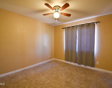 6525 W Mercer Lane - Photo Thumbnail 6
