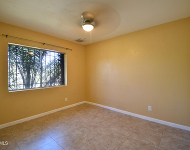 6525 W Mercer Lane - Photo Thumbnail 10
