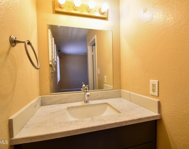 6525 W Mercer Lane - Photo Thumbnail 17