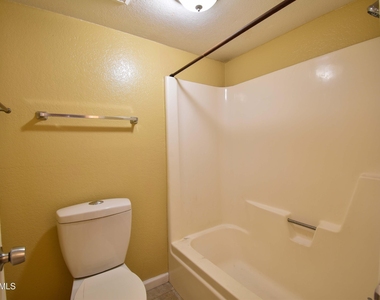 6525 W Mercer Lane - Photo Thumbnail 8