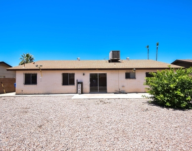 6525 W Mercer Lane - Photo Thumbnail 19