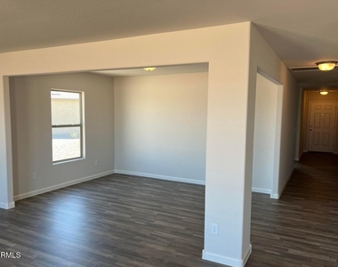 241 S Apache Avenue - Photo Thumbnail 10