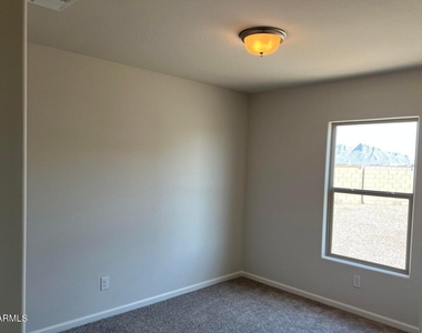 241 S Apache Avenue - Photo Thumbnail 8