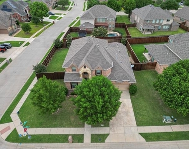 1621 Lakemere Drive - Photo Thumbnail 4