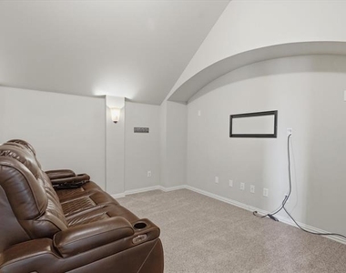 1621 Lakemere Drive - Photo Thumbnail 32