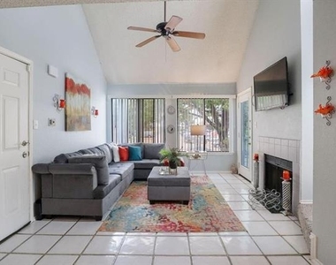 2300 Bamboo Drive - Photo Thumbnail 7