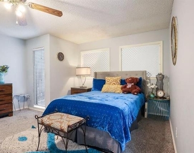 2300 Bamboo Drive - Photo Thumbnail 13