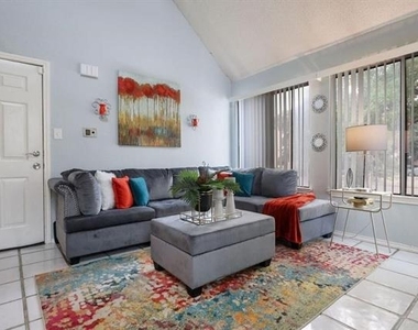 2300 Bamboo Drive - Photo Thumbnail 5