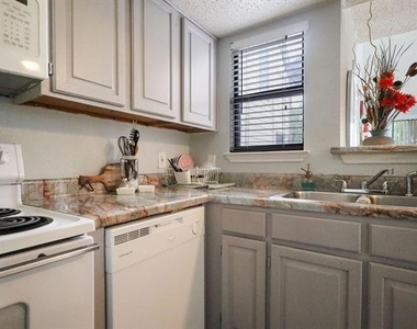 2300 Bamboo Drive - Photo Thumbnail 3