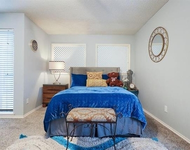 2300 Bamboo Drive - Photo Thumbnail 14