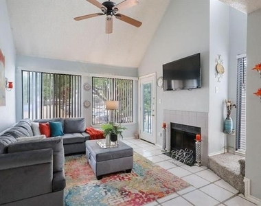 2300 Bamboo Drive - Photo Thumbnail 6