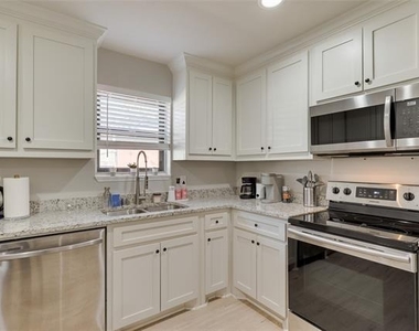 804 Ridgefield Drive - Photo Thumbnail 14