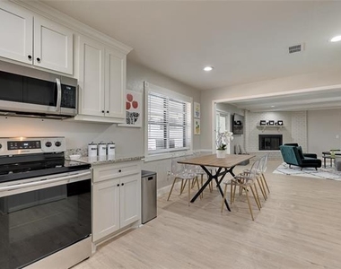804 Ridgefield Drive - Photo Thumbnail 15