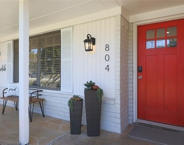 804 Ridgefield Drive - Photo Thumbnail 4