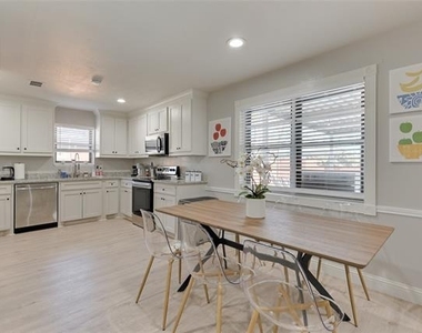 804 Ridgefield Drive - Photo Thumbnail 11