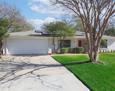 804 Ridgefield Drive - Photo Thumbnail 3