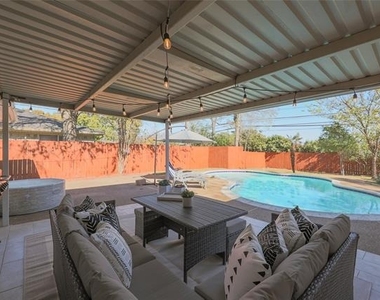 804 Ridgefield Drive - Photo Thumbnail 30